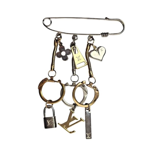 LOUIS VUITTON Charm Safety Pin Brooch Silver Jewelry Bag Charms LV Gold Logo - Picture 5 of 7